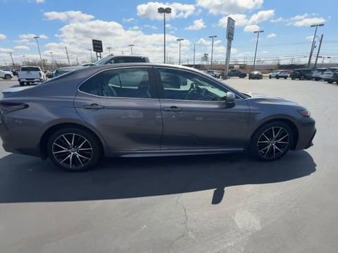 Used 2024 Toyota Camry SE image 9