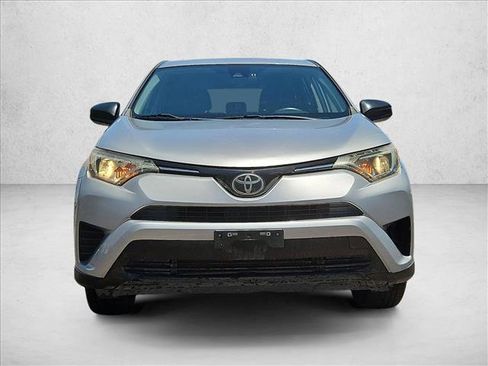 Used 2018 Toyota RAV4 LE FWD image 2