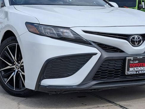Used 2024 Toyota Camry SE FWD image 3