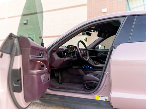 Used 2021 Porsche Taycan image 14