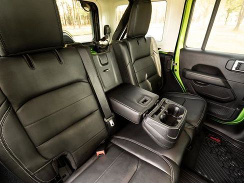 Used 2019 Jeep Wrangler Unlimited Sahara w/ Uconnect 4C Nav & Sound Group image 28