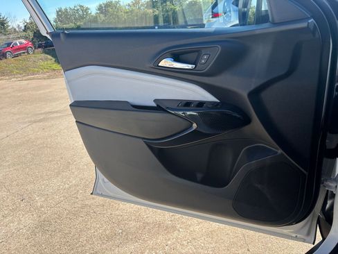 Used 2025 Chevrolet Trax LT image 20