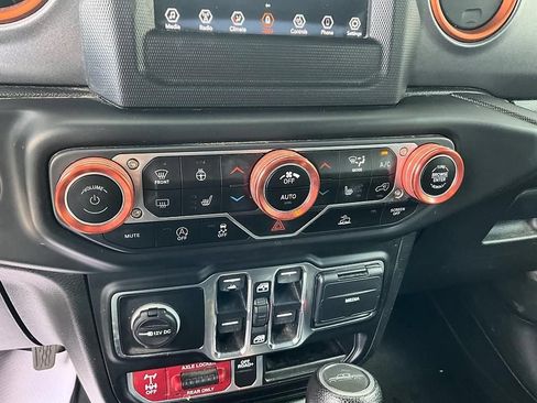 Used 2020 Jeep Gladiator Mojave w/ Cold Weather Group AWD/4WD image 21