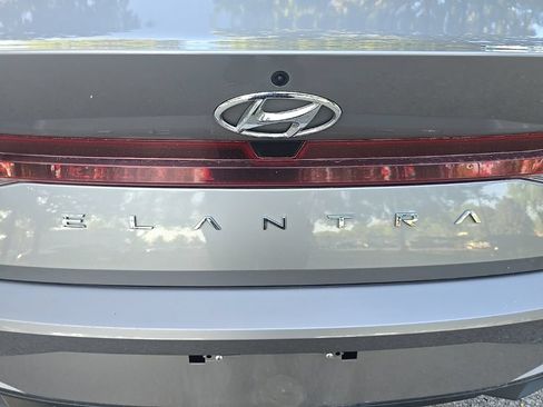 Used 2023 Hyundai Elantra SE FWD image 10