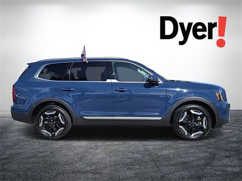 Certified 2025 Kia Telluride S image 2