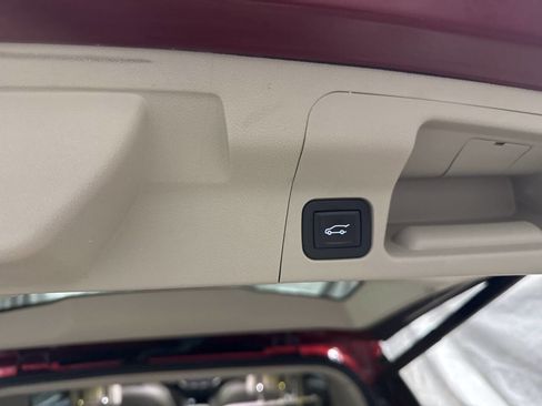 Used 2017 GMC Acadia Denali w/ Technology Package AWD/4WD image 17