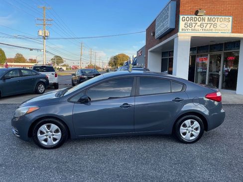 Used 2016 Kia Forte LX FWD image 4