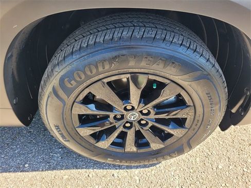 Certified 2025 MAZDA CX-50 AWD 2.5 S w/ Accent Package image 19