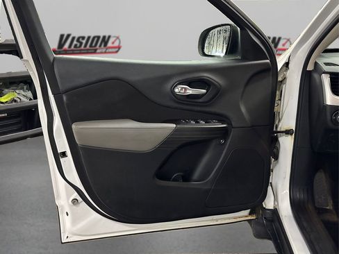 Used 2014 Jeep Cherokee Latitude w/ Cold Weather Group image 21