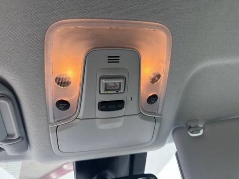 Used 2022 Toyota Prius XLE FWD image 24