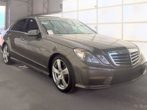 Used 2011 Mercedes-Benz E 350 Sedan image 3