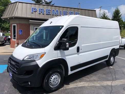 Used 2025 RAM ProMaster 2500 w/ Convenience Group FWD image 10