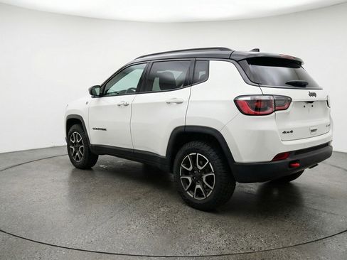 Used 2025 Jeep Compass Trailhawk AWD/4WD image 6
