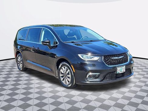 Used 2024 Chrysler Pacifica Limited FWD image 8