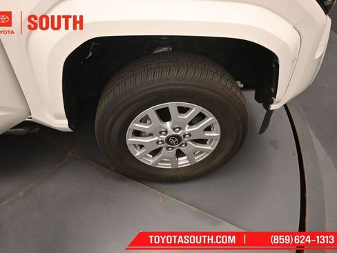 Used 2024 Toyota Tacoma SR5 AWD/4WD image 30