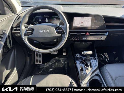 Used 2023 Kia Niro EX Touring image 2