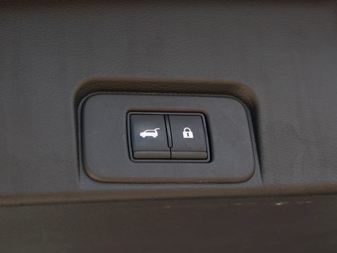 Used 2025 Nissan Rogue SV AWD/4WD image 34