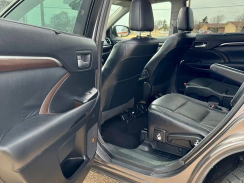 Used 2014 Toyota Highlander Limited AWD/4WD image 16
