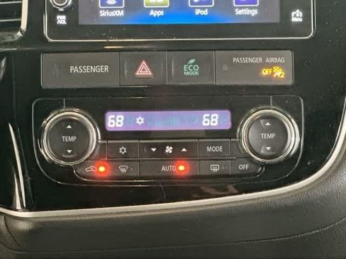 Used 2018 Mitsubishi Outlander SE AWD/4WD image 13