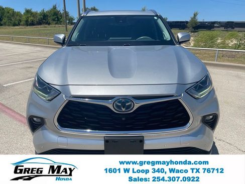 Used 2022 Toyota Highlander Limited FWD image 9