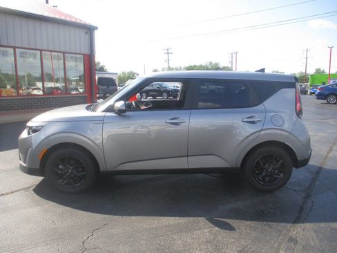 Used 2024 Kia Soul LX w/ Option Group 015 image 2