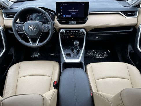 Used 2023 Toyota RAV4 XLE Premium image 9