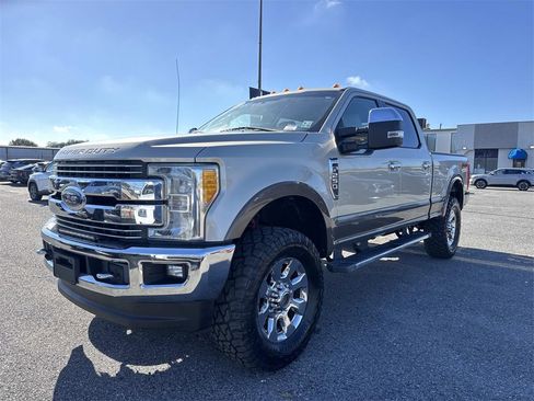 Used 2017 Ford F250 Lariat w/ Chrome Package image 6