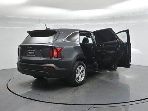 Used 2023 Kia Sorento LX image 6