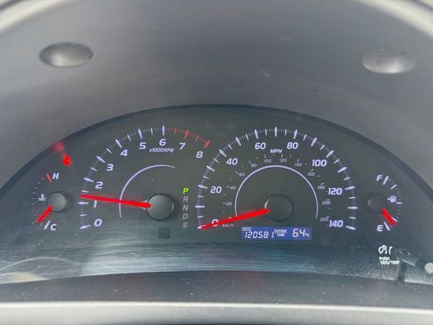 Used 2010 Toyota Camry LE FWD image 31