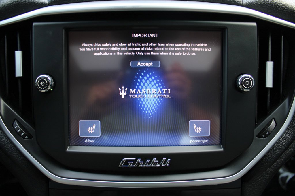 Used 2015 Maserati Ghibli RWD image 16