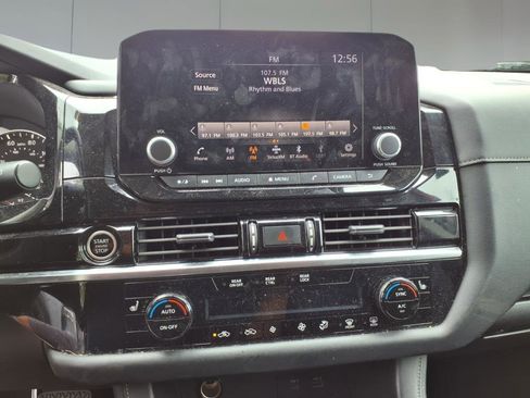 Used 2023 Nissan Pathfinder SV image 16