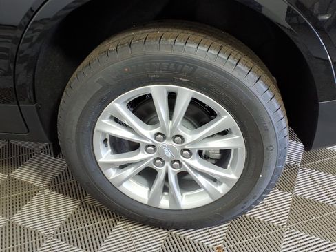 New 2026 Cadillac XT5 Luxury w/ LPO, Floor Liner Package AWD/4WD image 10