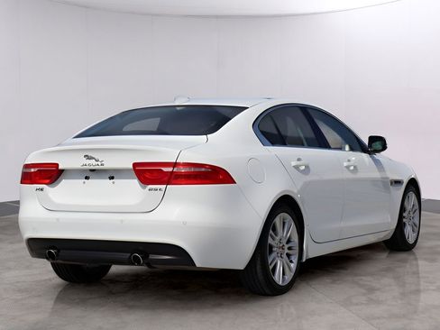 Used 2019 Jaguar XE Premium RWD image 7