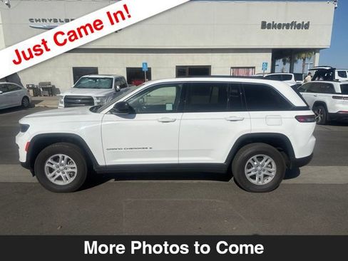 Used 2023 Jeep Grand Cherokee Laredo AWD/4WD image 2