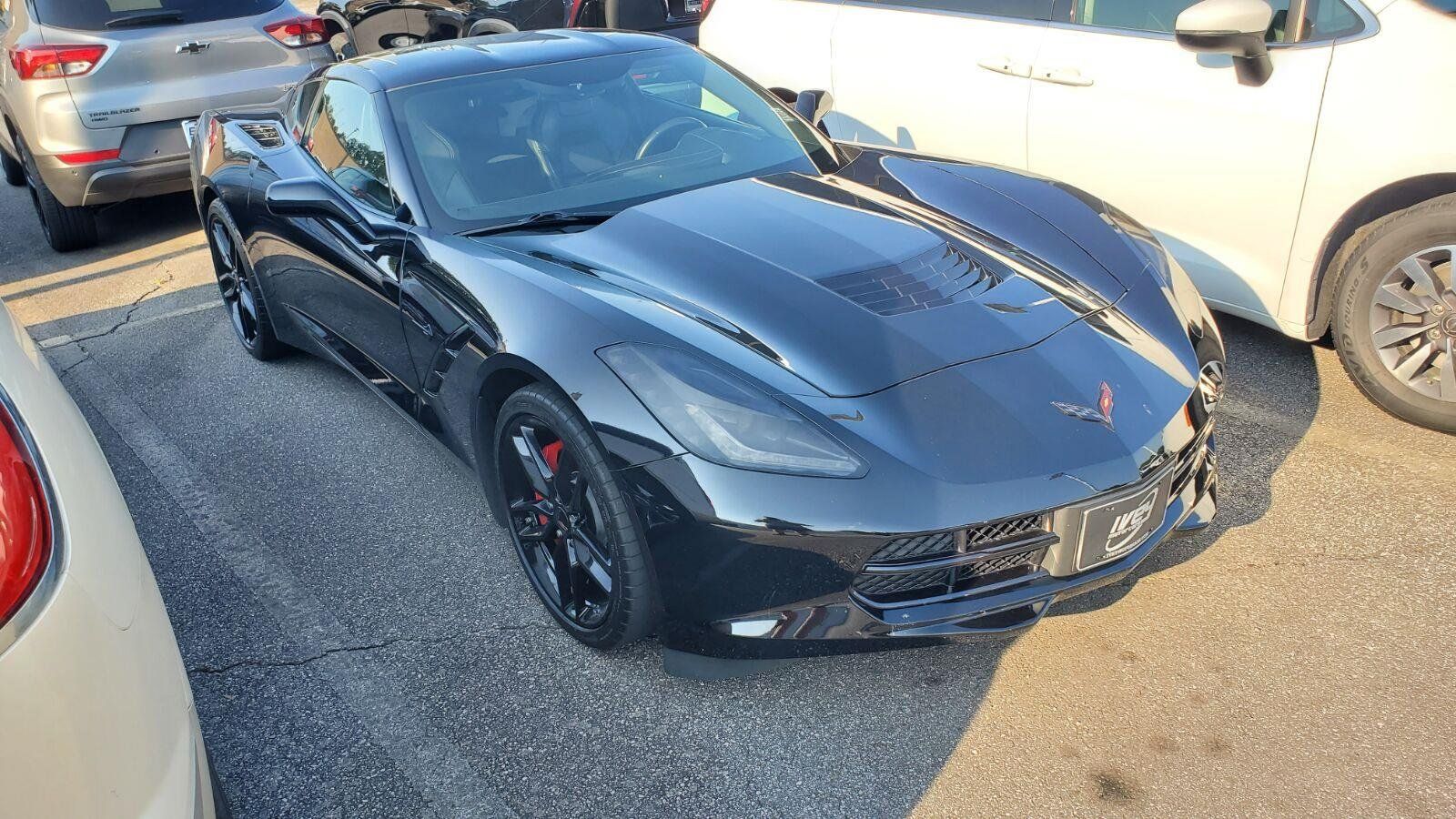 Used 2019 Chevrolet Corvette Stingray Coupe w/ Carbon Flash Badge Package RWD image 3