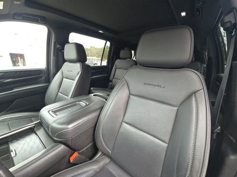 Used 2022 GMC Yukon XL Denali image 28