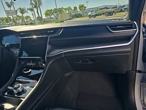 New 2025 Jeep Grand Cherokee Limited w/ Black Appearance Package image 7