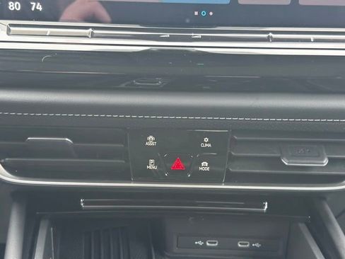 Certified 2025 Volkswagen Atlas SE image 20