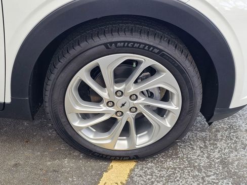 New 2027 Chevrolet Bolt LT w/ Comfort Package FWD image 9