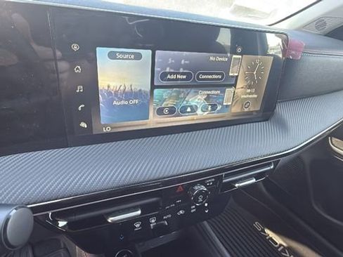 New 2025 Nissan Kicks SR image 15