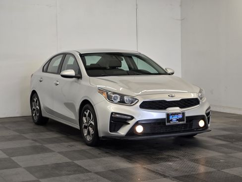 Used 2020 Kia Forte LXS FWD image 2