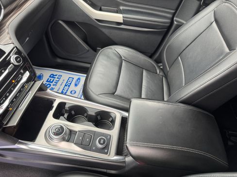 Used 2021 Ford Explorer Limited w/ Equipment Group 301A image 18