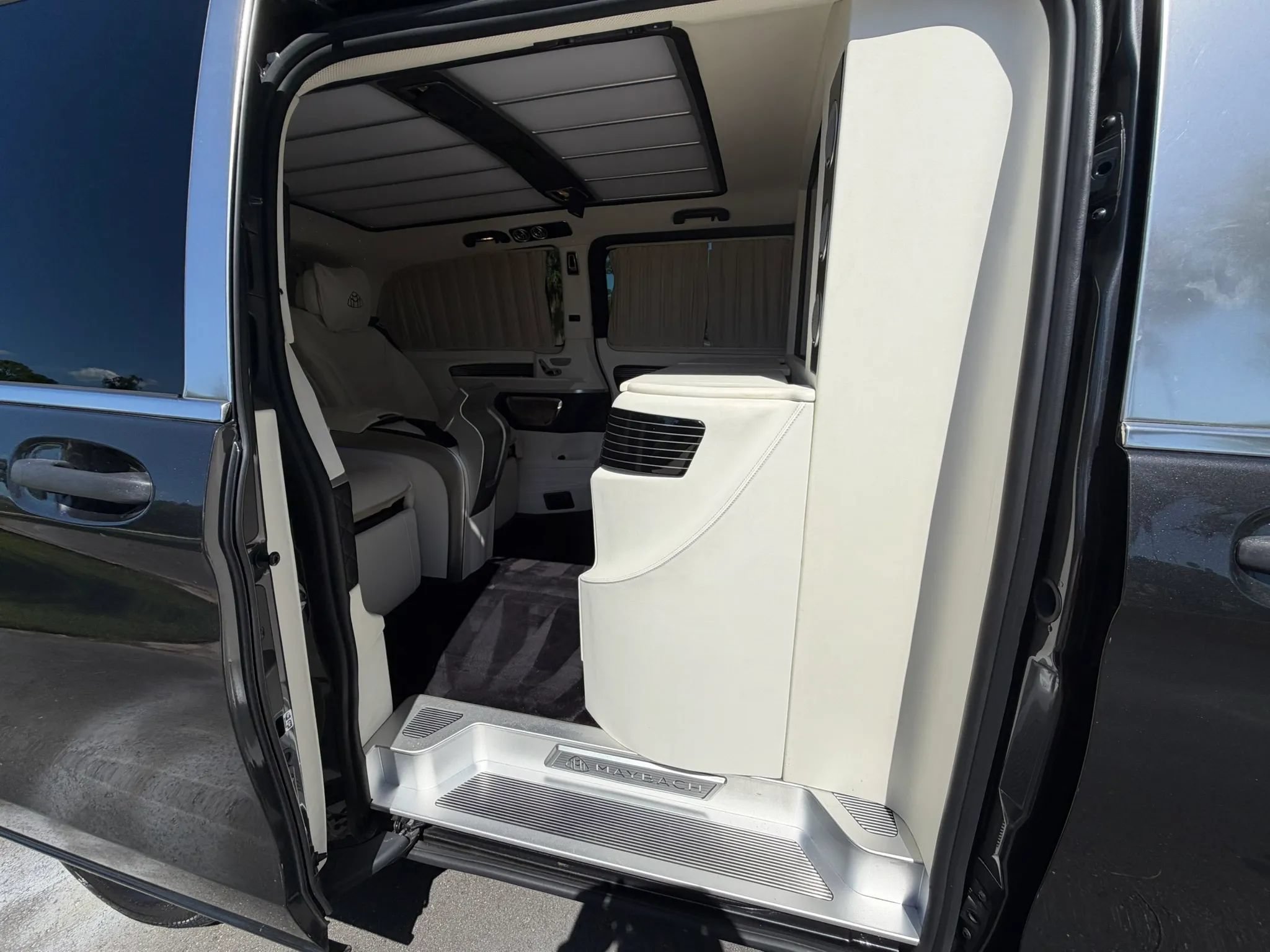 Used 2021 Mercedes-Benz Metris Passenger w/ Premium Safety Package image 38