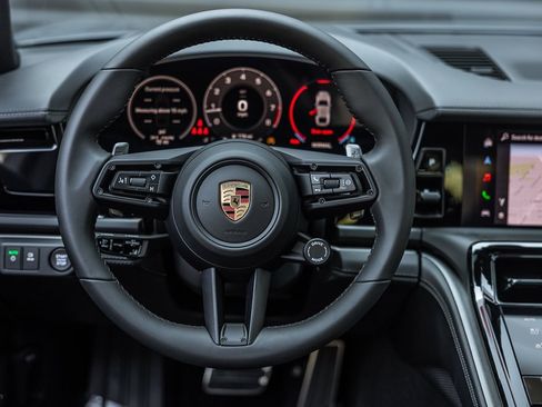 Used 2025 Porsche Panamera image 14