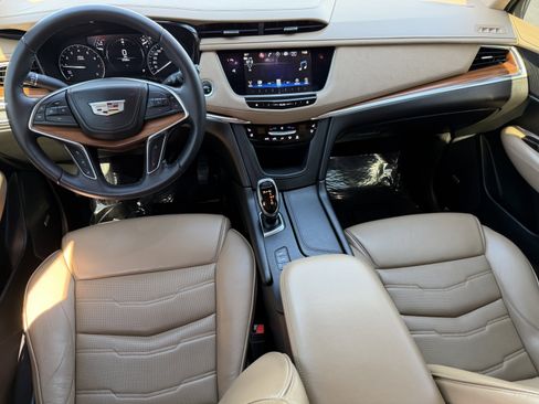 Used 2018 Cadillac XT5 Platinum w/ Driver Assist Package image 11