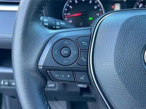 Used 2022 Toyota RAV4 XLE Premium image 24