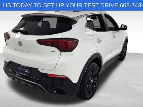 Used 2024 Buick Encore GX Sport Touring FWD image 3