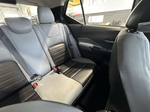 Used 2023 Nissan Kicks SR w/ SR Premium Package FWD image 7