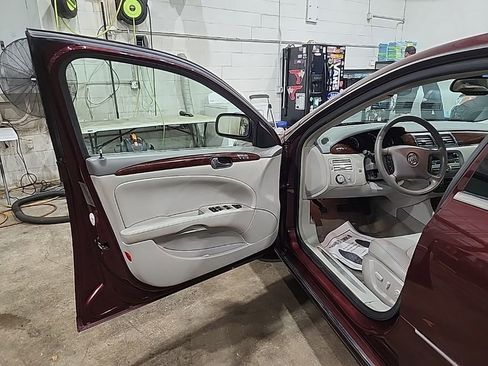Used 2007 Buick Lucerne CXL w/ Luxury Package FWD image 11