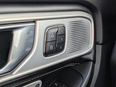 Certified 2020 Ford Explorer ST w/ Premium Technology Package image 28